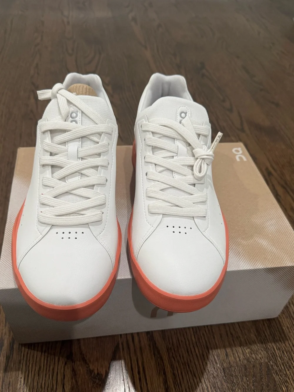 On Cloud The Roger’s Advantage Running White / Canyon Sneakers Swiss Preformance